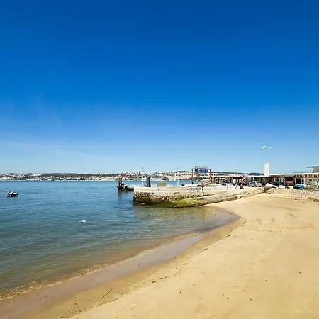 Apartment Riverside Apt, 1 Min To Belem Ferry, 1g, Smart Tv
